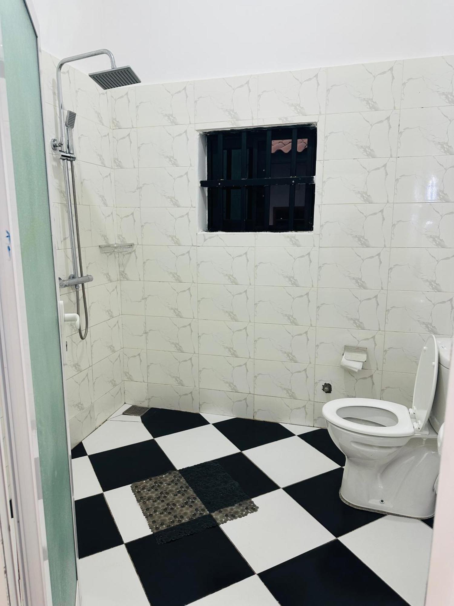 Ad Home Ломе Екстериор снимка