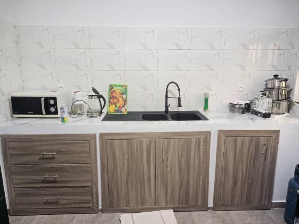 Ad Home Ломе Екстериор снимка